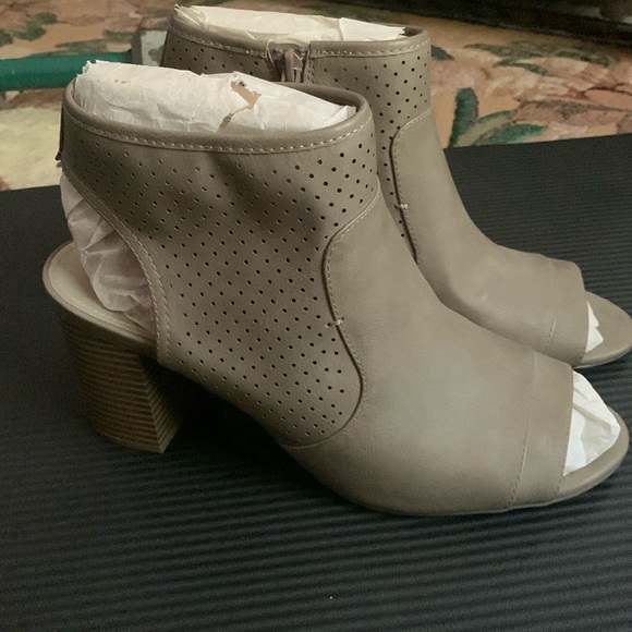 NWOT a. n. a. heels - Picture 1 of 3